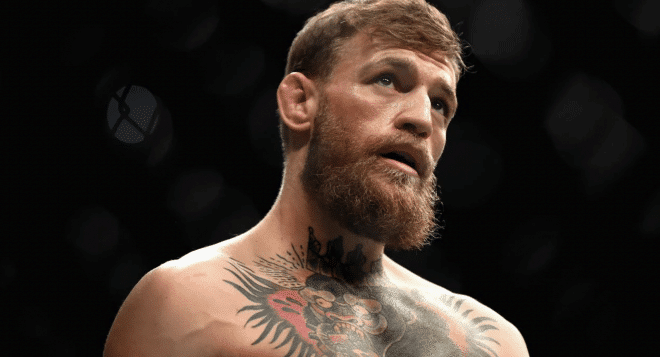 Conor McGregor revient pour un combat en septembre malgré son tibia cassé