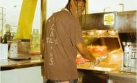 Travis Scott : un fan conserve son menu McDonald's dans une vitrine depuis un an