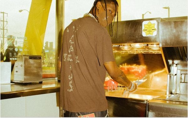 Travis Scott : un fan conserve son menu McDonald’s dans une vitrine depuis un an