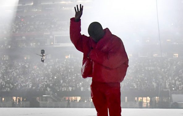 Kanye West accuse Universal d’avoir sorti DONDA sans sa permission et d’avoir censuré un titre