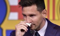 Lionel Messi s'effondre en larmes en quittant le FC Barcelone