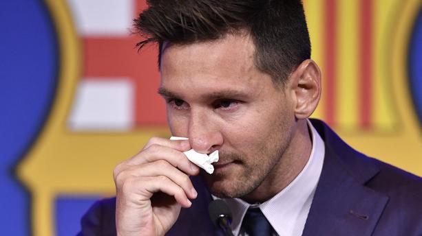 Lionel Messi s’effondre en larmes en quittant le FC Barcelone