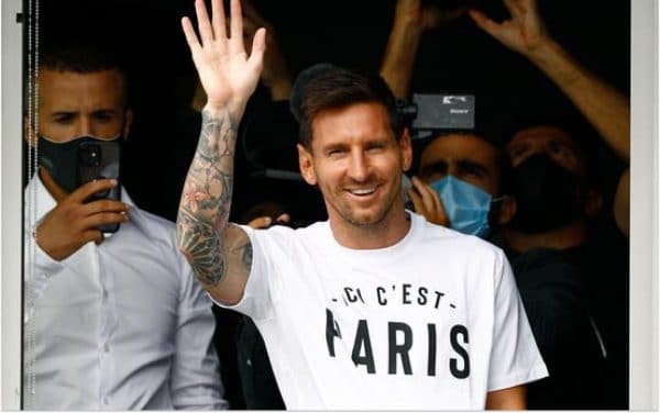 C'est officiel : Messi est à Paris et va signer un contrat avec le PSG