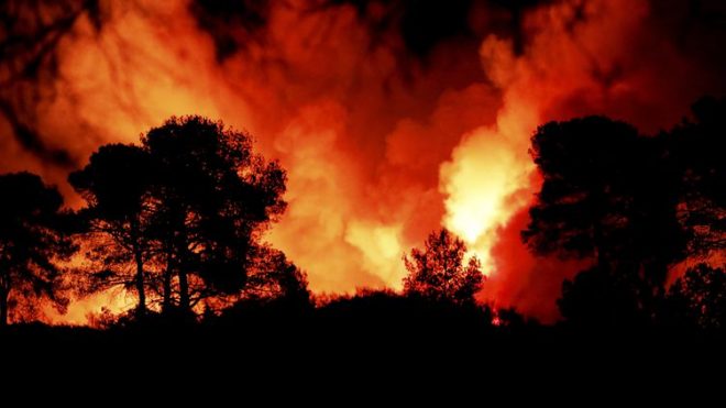 Var : des milliers d’hectares brûlés dans un terrible incendie
