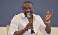 Akon trouve que les personnes pauvres ont moins de problèmes que les riches