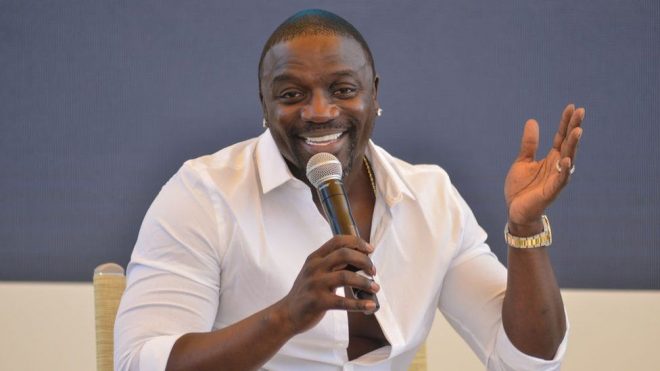 Akon trouve que les personnes pauvres ont moins de problèmes que les riches