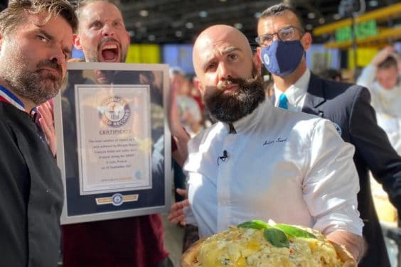 Lyon : Cette pizza aux 834 fromages bat le record du monde