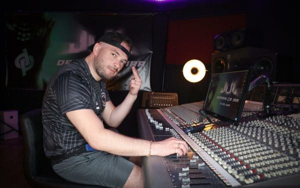 Culture
Marseille (13) , le 16 juin 2021
Portrait du rappeur Jul dans son studio d'enregistrement à quelques jours seulement de la sortie de son nouvel album " Demain ça ira " 
Photo LP / Fred Dugit