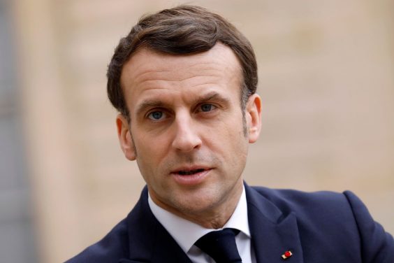 Un homme utilise le pass sanitaire d’Emmanuel Macron et se retrouve en garde à vue