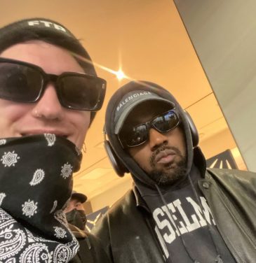 Kanye West voyage seul en classe économique et surprend ses fans