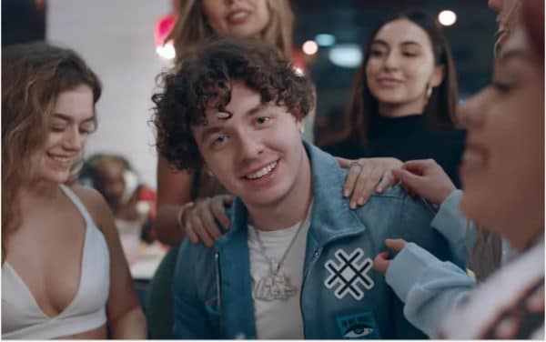 Jack Harlow fait signer une clause de confidentialité aux filles avec qui il passe du temps