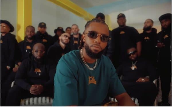 Lefa invite tous les membres de la Sexion dans son nouveau clip « Mentor »