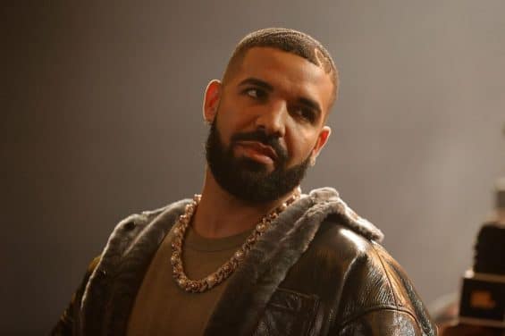LONG BEACH, CALIFORNIA - OCTOBER 30: Drake speaks onstage during Drake's Till Death Do Us Part rap battle on October 30, 2021 in Long Beach, California.   Amy Sussman/Getty Images/AFP (Photo by Amy Sussman / GETTY IMAGES NORTH AMERICA / Getty Images via AFP)