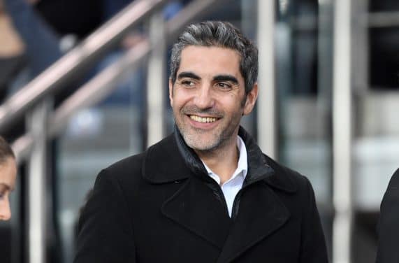 French actor and humorist Ary Abittan (C) arrives to attend the French L1 football match between Paris Saint-Germain (PSG) and Monaco (ASM) on April 15, 2018, at the Parc des Princes stadium in Paris. (Photo by CHRISTOPHE ARCHAMBAULT / AFP)