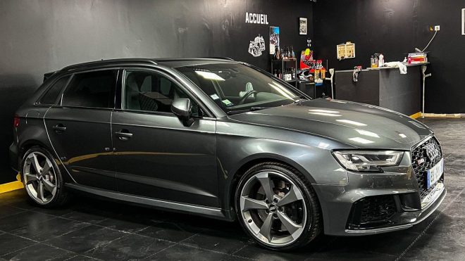 Jul vient de mettre en vente son Audi RS3 dédicacé