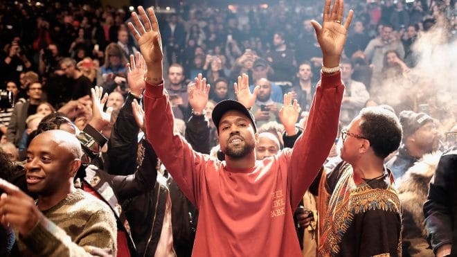 Kanye West roi de la provoc’ : il se prend pour Dieu dans sa bible en NFT
