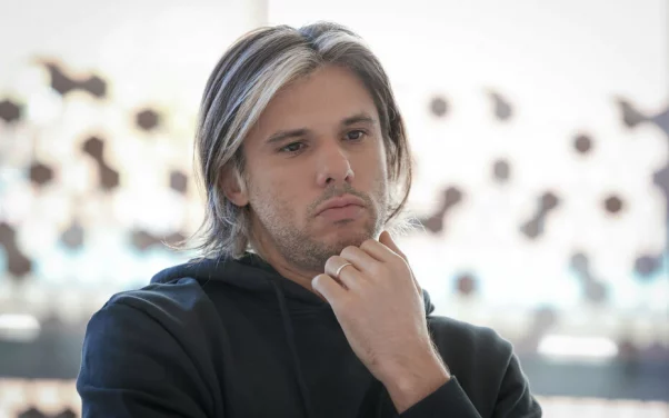 Orelsan fait le buzz sur Linkedin, les chefs d’entreprise s’inspirent de lui