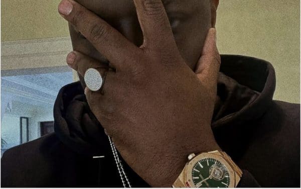 Dadju s'offre une montre à 400 000 d'euros pour une cause noble — Mbote