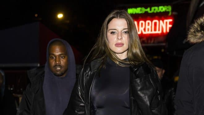 Kanye West et Julia Fox seraient en réalité en relation libre
