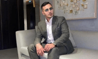 L'arnaqueur de Tinder : Simon Leviev s'enrichit avec des dédicaces à 176 euros