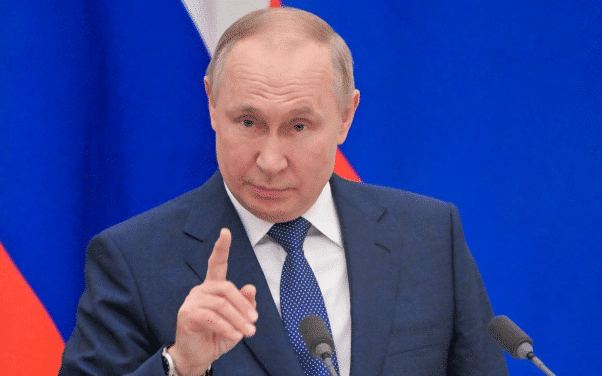 Vladimir Poutine ordonne de mettre les «forces de dissuasion» nucléaire en état d’alerte maximale