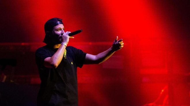 Nekfeu vient de déposer une marque « POLYCHRONIS », la toile s’affole sur son retour