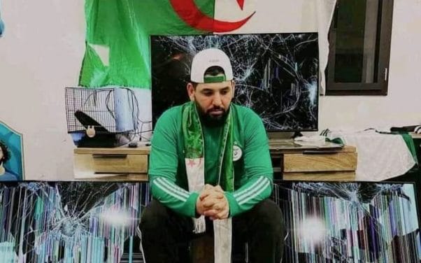 Mohamed Henni effondré par la défaite de l’Algérie, il détruit plusieurs télévisions