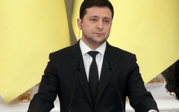 Volodymyr Zelensky annonce que l'Ukraine va envoyer ses prisonniers au front
