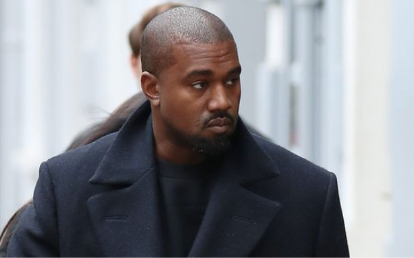 Furieux contre son DJ, Kanye West lui donne un coup de casque de moto