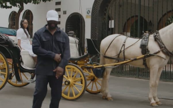 Benash invite sa femme dans son nouveau clip, Booba le clashe méchamment