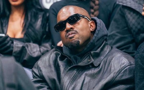 Kanye West n’a pas jeté son micro à cause d’une panne lors de sa prestation pour DONDA 2