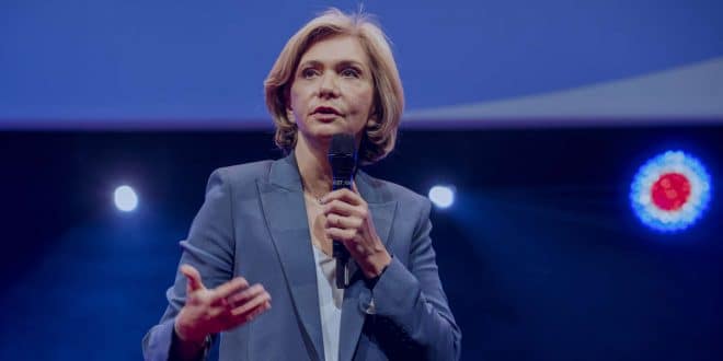 La candidate LR Valrie Pecresse rpond aux questions de jeunes lecteurs lors de lÕvnement France Inter et Chemins dÕavenir ÒDes candidats et des jeunesÓ. Paris France 22 fvrier 2022. AGNES DHERBEYS / MYOP POUR Ç LE MONDE È