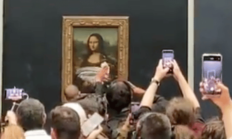 Musée du Louvre : Un homme se déguise en vieille dame pour s’en prendre à la Joconde