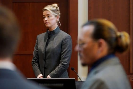 Selon Amber Heard, elle a dû demander le divorce à Johnny Depp pour sauver sa vie