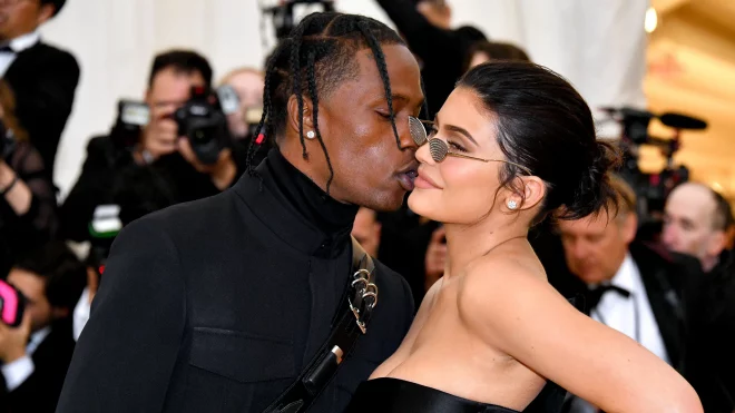 Travis Scott dévoile une rare photo de son intimité avec Kylie Jenner