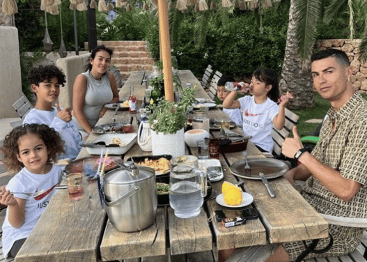 Cristiano Ronaldo et sa famille s’offrent une somptueuse villa pour leurs vacances à Majorque
