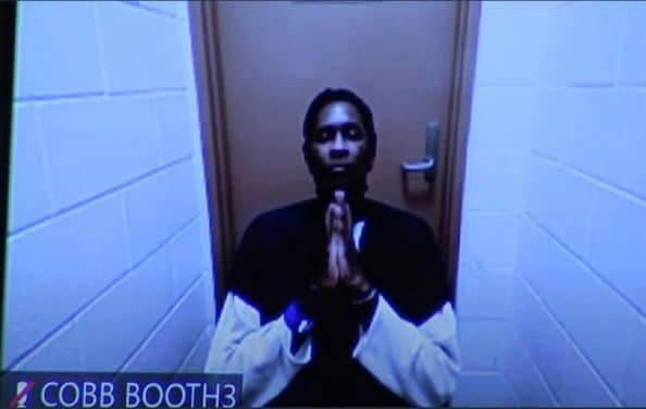 Young Thug prie actuellement en attendant le verdict de sa remise en liberté
