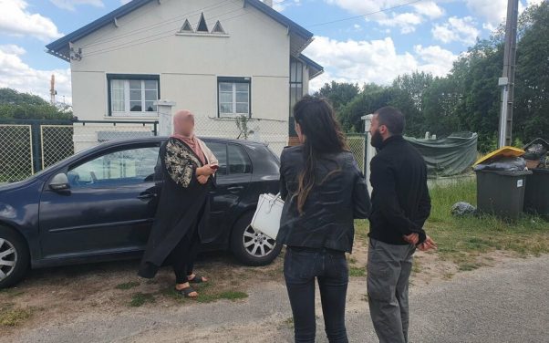 Ollainville, mardi 31 mai. Elodie et Laurent se retrouvent face à la mère de famille qui squatte leur maison depuis plusieurs semaines. Celle-ci assure avec aplomb que c'est elle la propriétaire.