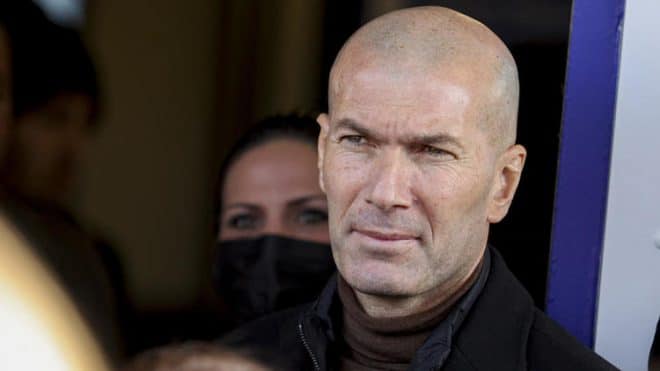 Zinédine Zidane proche de devenir l’entraineur du PSG ? Son conseiller sort du silence