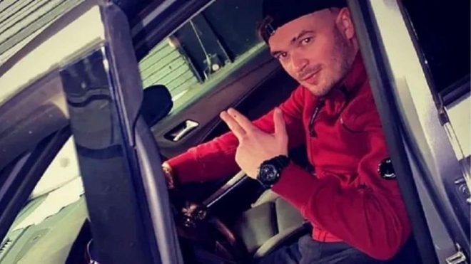 Jul détruit sa voiture sur le tournage de « Nouvelle école »