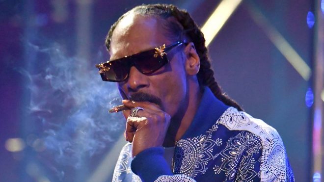 Snoop Dogg offre une promotion à son rouleur de blunts