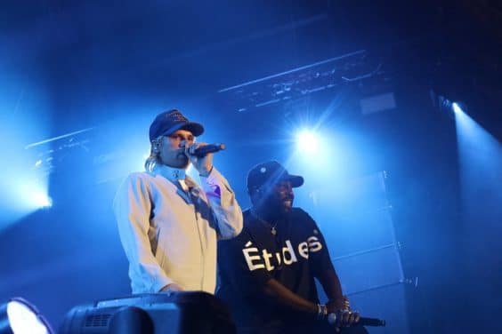 Orelsan obligé d’interrompre son concert à deux reprises, pour des raisons de sécurité