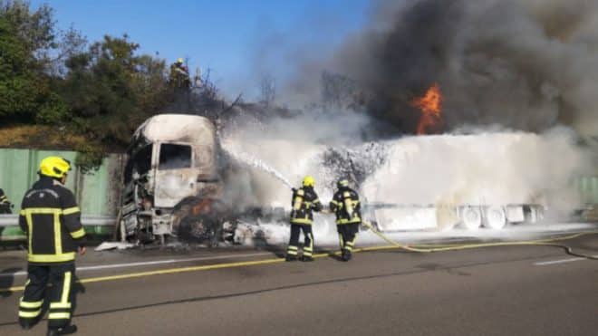 103 automobilistes verbalisés pour avoir filmé un camion en feu sur l’autoroute A7