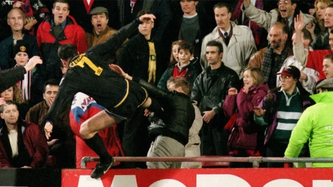 Eric Cantona ne regrette absolument pas son coup de pied à un supporter