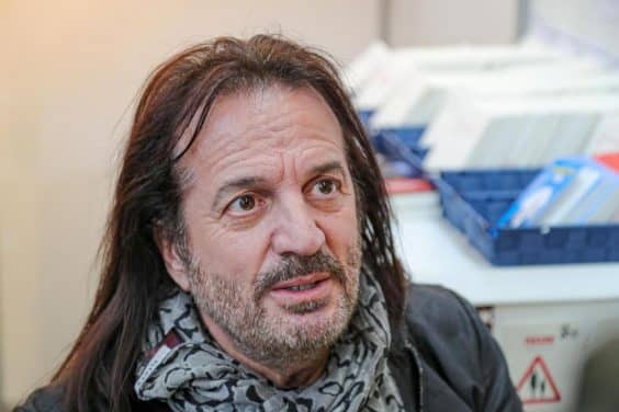 Comme Elon Musk, Francis Lalanne est SDF et ne possède aucun bien