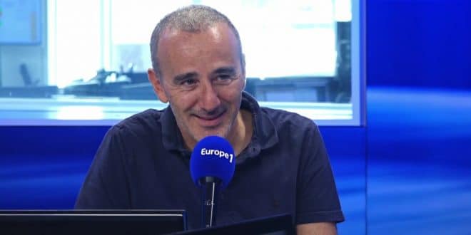 Elie Semoun dégoûté par ses vacances, il s’en prend aux candidates de télé-réalité