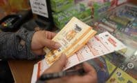 Grande première : un homme remporte le jackpot d'1,3 milliard de dollars aux États-Unis au loto