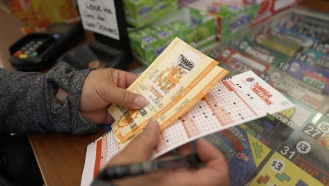 Grande première : un homme remporte le jackpot d’1,3 milliard de dollars aux États-Unis au loto