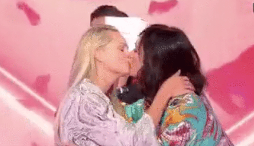 TPMP : après Kelly Vedovelli et Agathe Auproux, deux autres chroniqueuses s’embrassent pour faire la paix