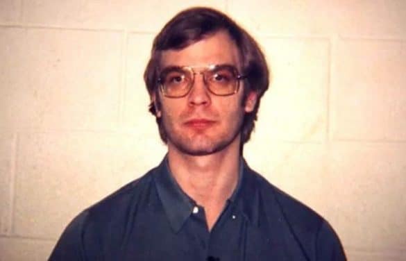 Jeffrey Dahmer : Ebay a banni les costumes à son image